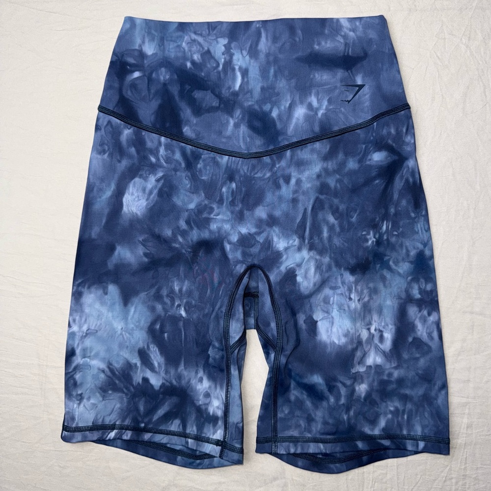 Gymshark Elevate Cycling Shorts in the Lakeside Blue Spray Dye size small